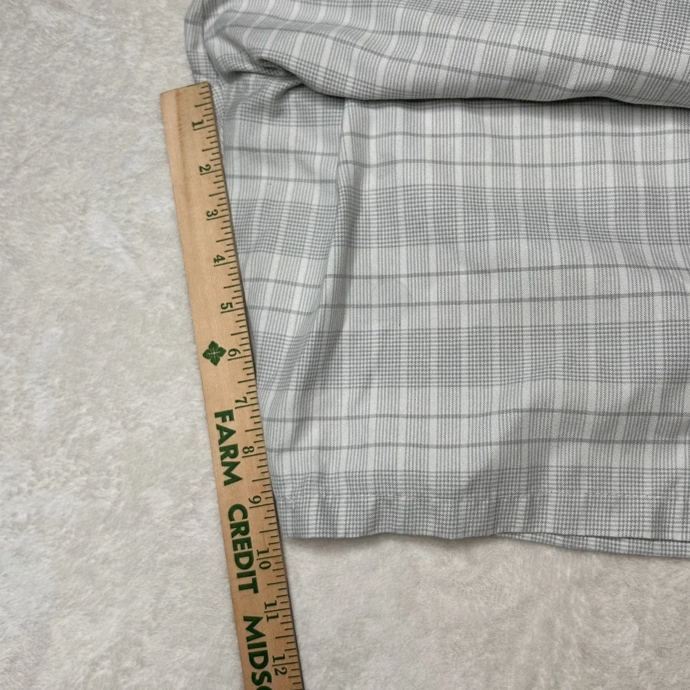 O'Neill Shorts Men's 34 Chino White Plaid‎ Mid Rise Outdoor Casual Flat Front